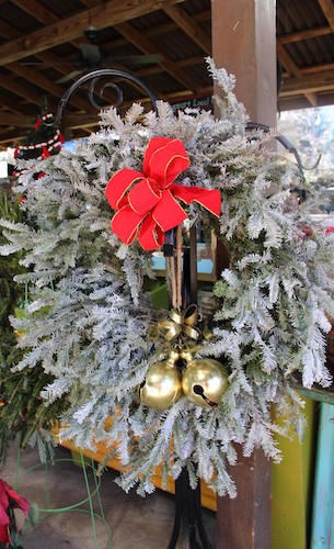 Peer Decorated Christmas Wreath